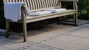 id på at finde inspiration til, hvad du skal lave af projekter i haven hertil sommer. Skal du måske lægge nu terrasse med betonfliser eller plante nye blomster?